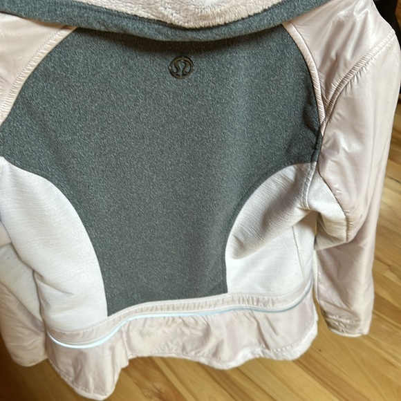 Lulu lemon jacket pink from early from 2009 - Picture 2 of 2